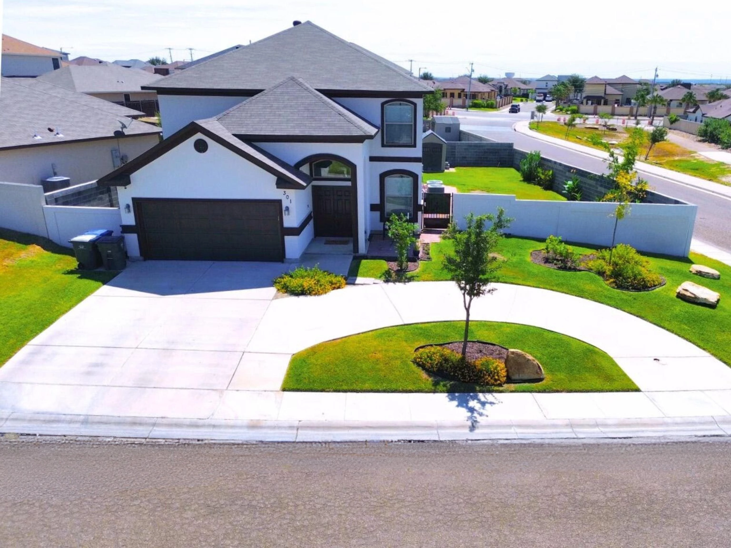301 Ladera Dr, Laredo, TX 78045 photo 1