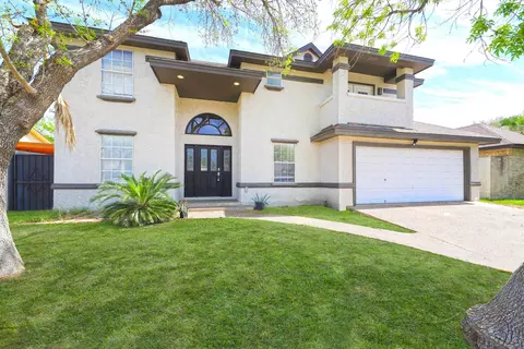 8610 Oakridge Lp, Laredo, TX 78045 photo 1
