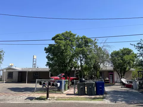 702 Kearney St, Laredo, TX 78040 photo 1