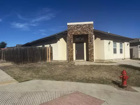 5720 St Charles Lp, Laredo, TX 78046 photo 1