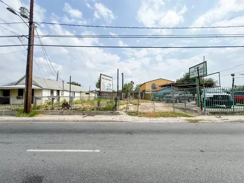 303 E Saunders St, Laredo, TX 78040 photo 1