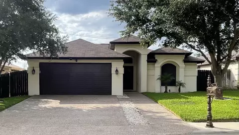 1502 Summit Dr, Laredo, TX 78045 photo 1