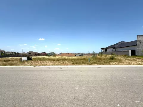 70 Finca Loop, Laredo, TX 78045 photo 7