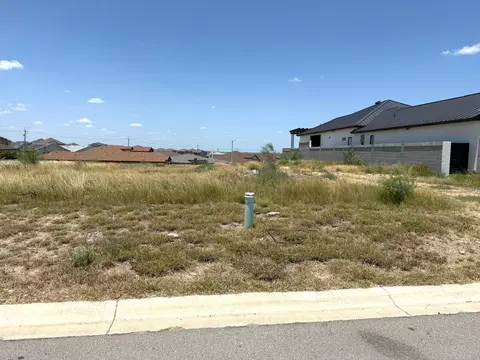 70 Finca Loop, Laredo, TX 78045 photo 11