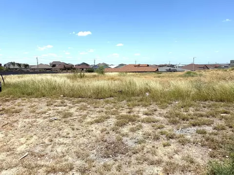 70 Finca Loop, Laredo, TX 78045 photo 3