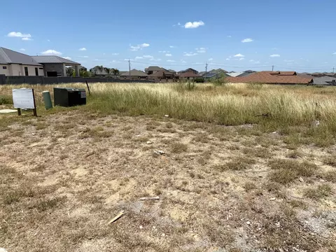 70 Finca Loop, Laredo, TX 78045 photo 5