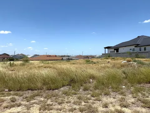 70 Finca Loop, Laredo, TX 78045 photo 6