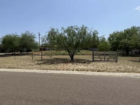 108 Santa Maria Ave, Zapata, TX 78076