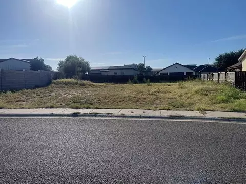 2001 Durango Ave, Laredo, TX 78046 photo 1