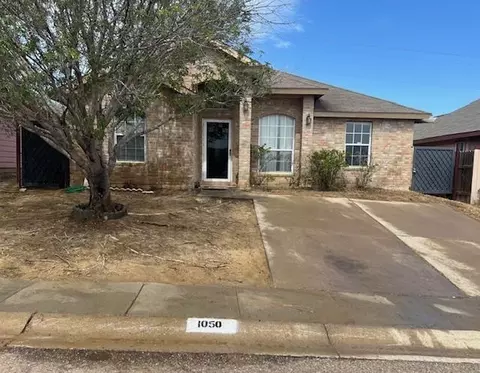 1050 Trent Dr, Laredo, TX 78046