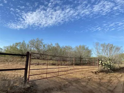 Ih-35 Access Rd, Encinal, TX 78019