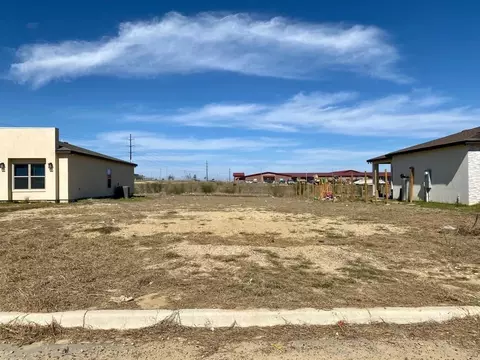 6910 Molinos Dr, Laredo, TX 78046