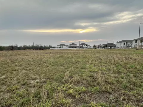 1009 Monaco Blvd, Laredo, TX 78045