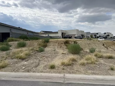 702 Solaz Dr, Laredo, TX 78045 photo 1