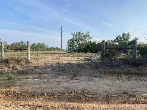 001 Ranch Rd, Encinal, TX 78019