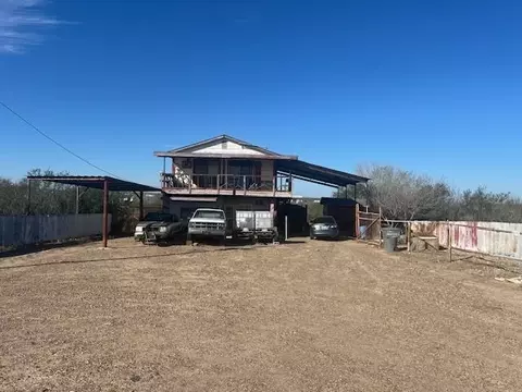 134 Martinez Rd, Las Lomas, TX 78044