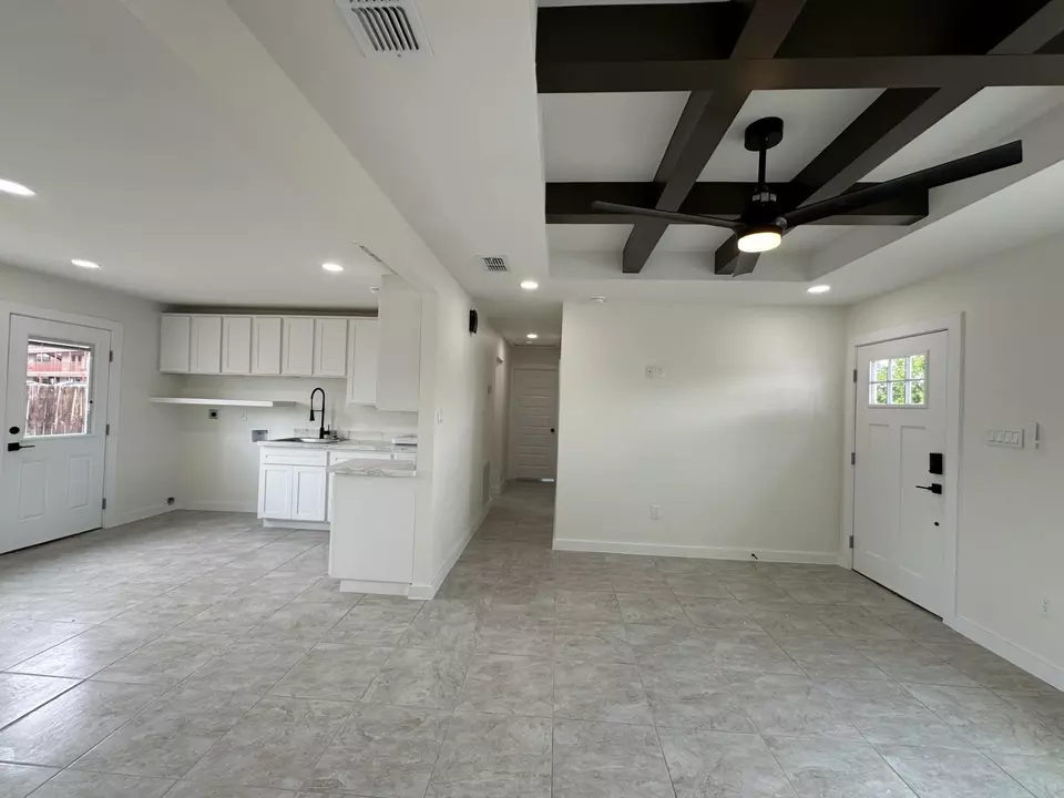 Living - 4640 Monterrey Lp, Laredo, TX 78041 photo 3 of 5