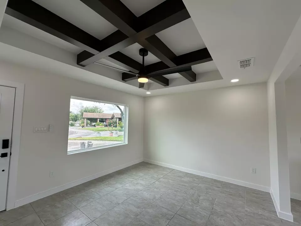 Living - 4640 Monterrey Lp, Laredo, TX 78041 photo 1 of 5