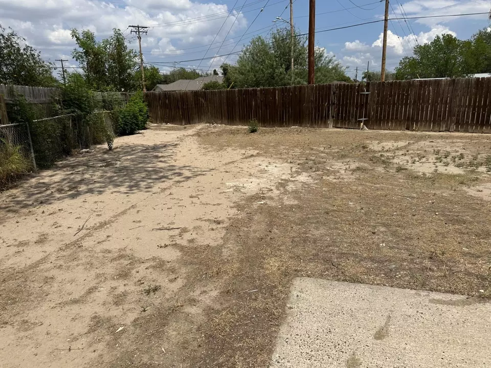 Exterior - 4640 Monterrey Lp, Laredo, TX 78041 photo 5 of 6
