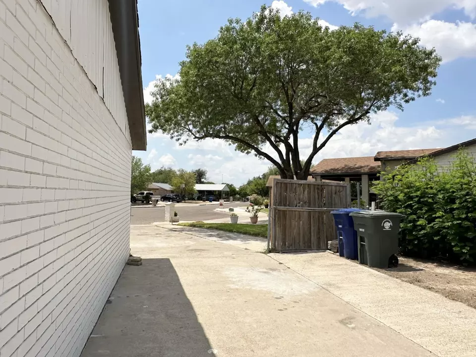 Exterior - 4640 Monterrey Lp, Laredo, TX 78041 photo 2 of 6