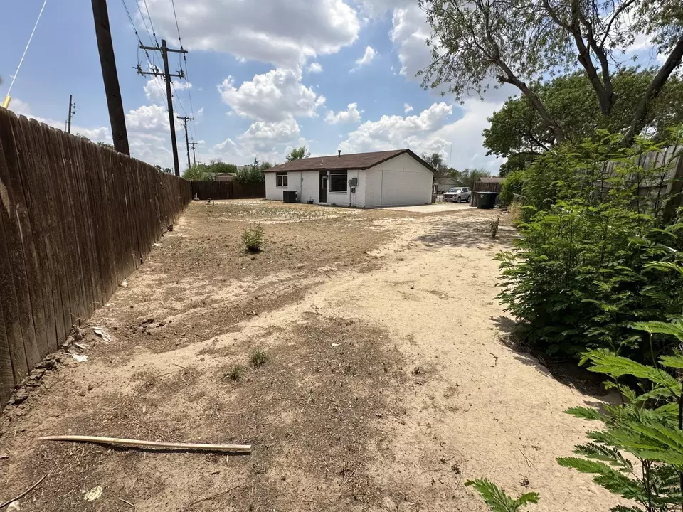 Exterior - 4640 Monterrey Lp, Laredo, TX 78041 photo 3 of 6