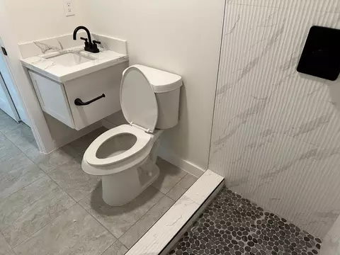 Bath - 4640 Monterrey Lp, Laredo, TX 78041 photo 1 of 2