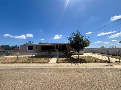 7001 Balcones Dr, Laredo, TX 78046