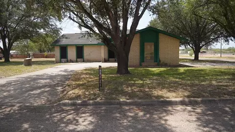 711 W North Ave, Hebbronville, TX 78361
