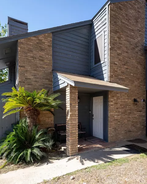 210 E Del Mar Blvd #110, Laredo, TX 78041