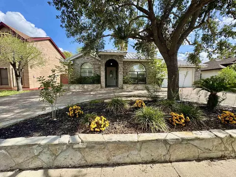 1913 Orange Blossom Lp, Laredo, TX 78045