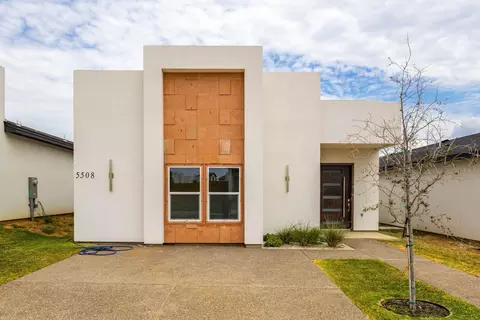 5508 Raven Dr, Laredo, TX 78046