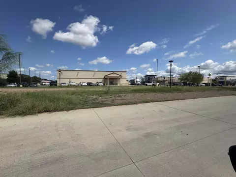 7518 Mcpherson Rd, Laredo, TX 78041