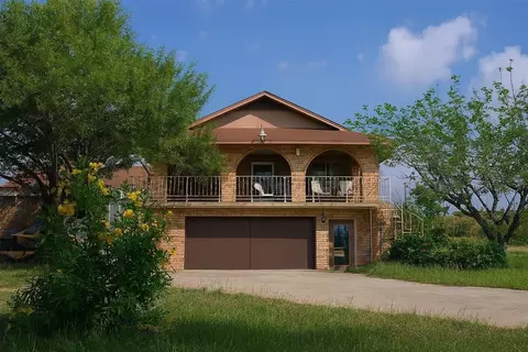 197 Madison Ave, Zapata, TX 78076