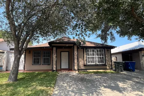 1308 Eisenhower Dr, Laredo, TX 78046