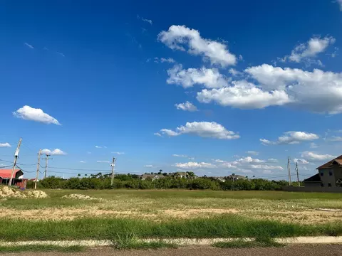 7609 Greenmeadow Dr, Laredo, TX 78045