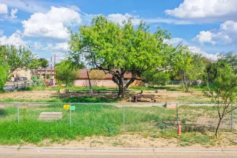 1401 Bustamante St, Laredo, TX 78041 photo 1