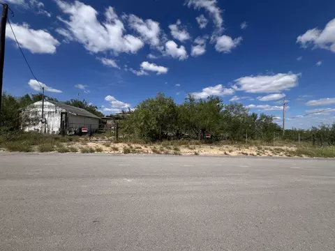 308 Water St, Zapata, TX 78076