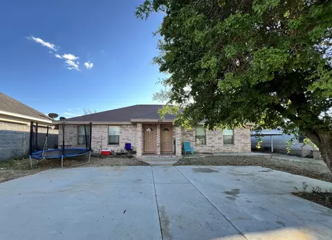429 Falcon Shrs, Zapata, TX 78076