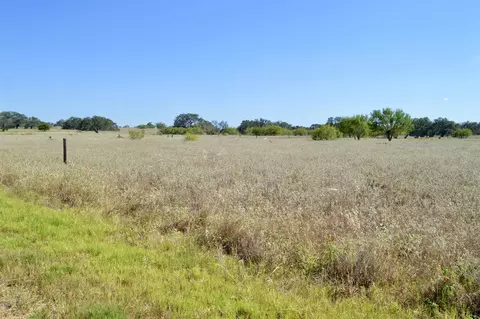 382 Cr 7755, Devine, TX 78016 photo 1