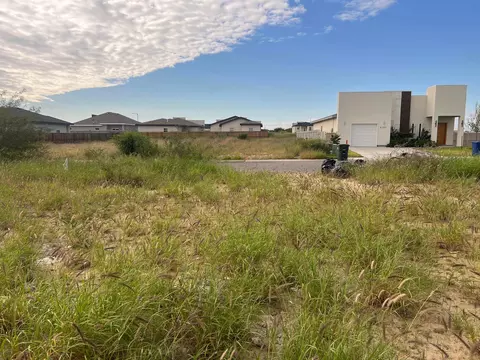 6706 El Jinete Dr, Laredo, TX 78046
