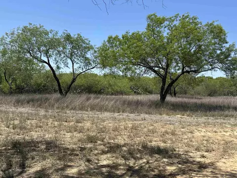 1 Well Ln, Laredo, TX 78045