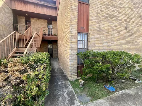 100 E Aurora St #303, Laredo, TX 78041