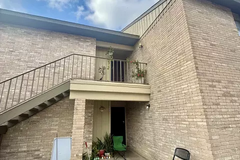 100 Hillside Rd #222, Laredo, TX 78041