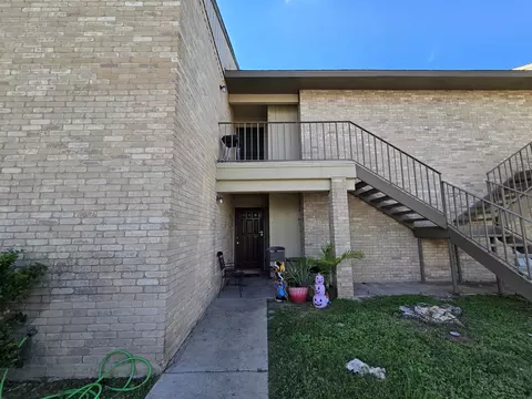 100 Hillside Rd #121, Laredo, TX 78041