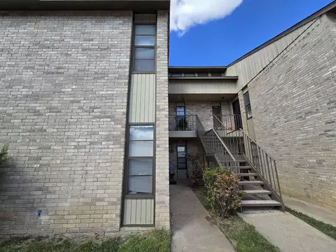 100 Hillside Rd #106, Laredo, TX 78041