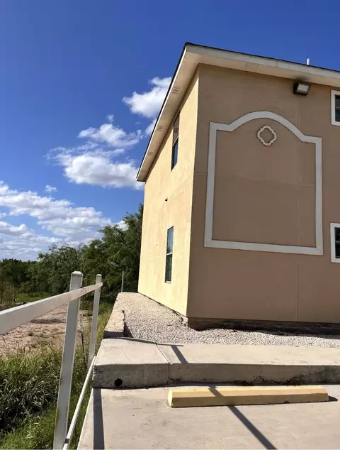 Exterior - 391 Riverside Dr #10, Eagle Pass, TX 78852 photo 5 of 6