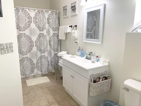 Bath - 391 Riverside Dr #10, Eagle Pass, TX 78852 photo 2 of 2
