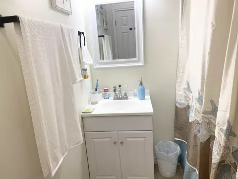 Bath - 391 Riverside Dr #10, Eagle Pass, TX 78852 photo 1 of 2