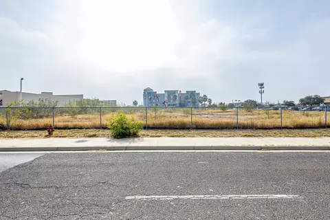 221 Calle Del Norte, Laredo, TX 78041