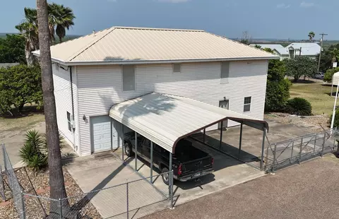 5205 Pascual Ln, Zapata, TX 78076